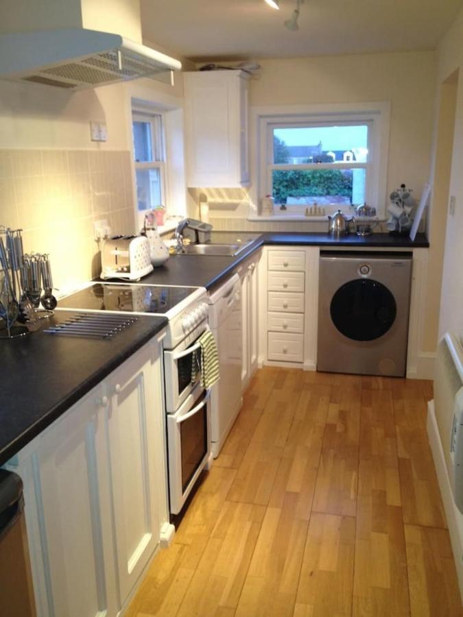 Quaint And Quirky Former Crofters Cottage In Port Ellen Exterior foto
